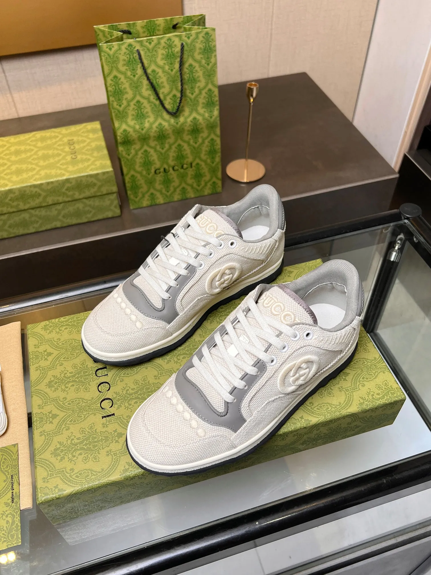 👟👟Ex-factory price 520👟👟 Top version, full styling effect, instant sales of the common practice of soft treading in the market, 💣💣💣Gucci2023 early spring Gucci G home latest hot style MAC80 sports shoes couple style casual retro distressed dirty shoes small dirty shoes small white shoes🌸🌸🌸 original purchase and development Production Gucci MAC80 new hot-selling series. The exquisite and compact interlocking double G logo romantically interprets the aesthetic concept of this series. Made of off-white leather, ▪️Material: original customized imported first-layer cowhide ▪️Inner lining: original customized imported breathable mesh ▪️Outsole: original molded two-color TPU outsole ▪️Sole thickness: 3CM ▪️Size: women's 35-40 / men's 39-45